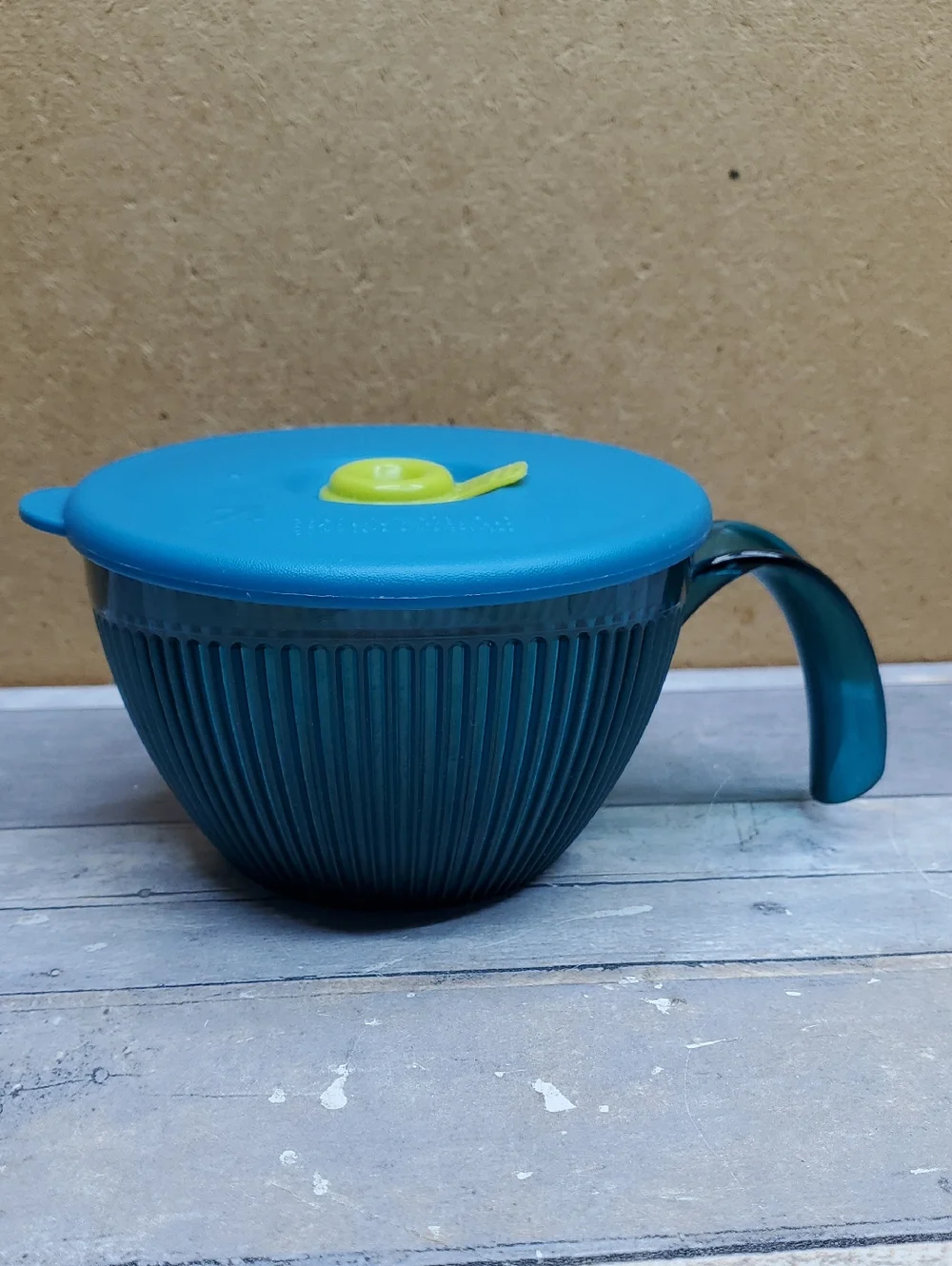 Tupperware Teal Vent N Serve Soup Mug with Lid Size 2 cups/500ml   5201A-2